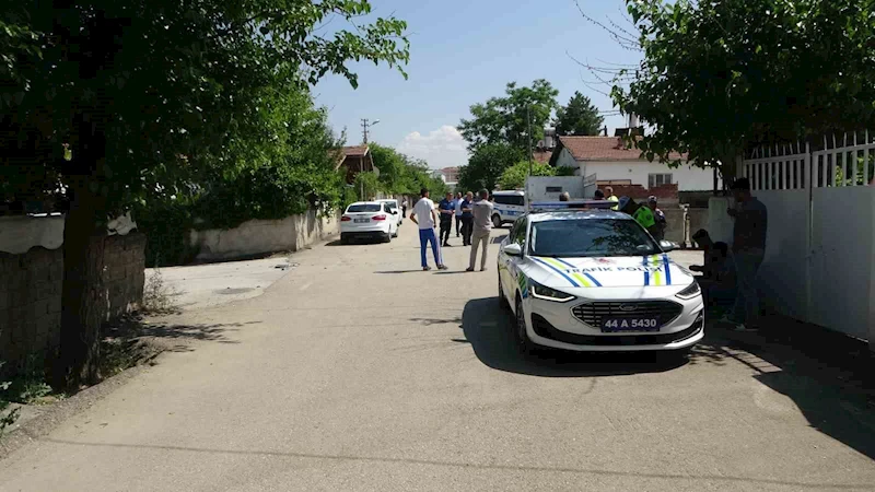 Hafif ticari araç ile otomobil çarpıştı: 4 yaralı
