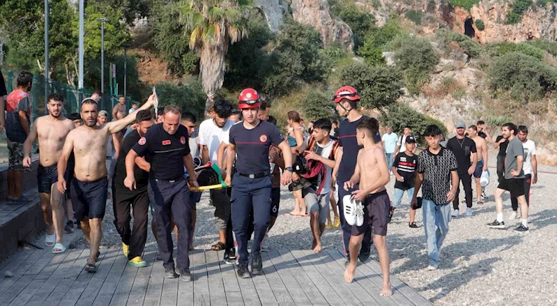 40 metrelik falezlerden atlayıp ağır yaralanan gencin tedavisi devam ediyor
