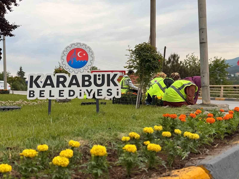 Karabük Belediyesi kenti çiçeklerle renklendiriyor
