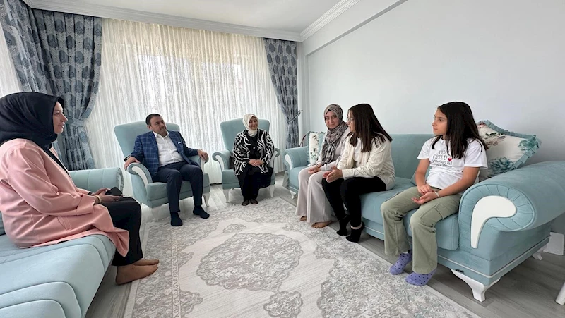 Vali Musa Işın ve eşinden şehit ailelerine anlamlı ziyaret
