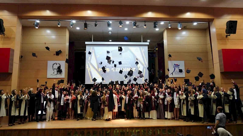 Geleceğin sağlıkçıları diplomalarını aldı
