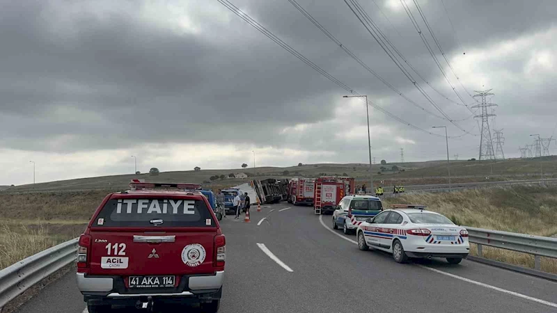 Karpuz yüklü tır devrildi: 1 ölü, 3 yaralı
