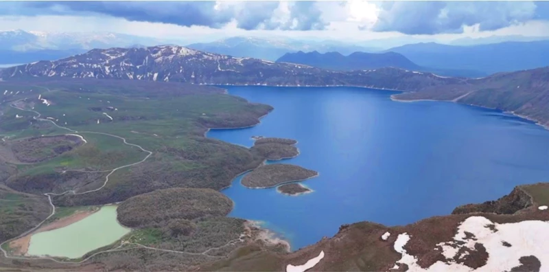 Nemrut Krater Gölü havadan görüntülendi: Doğal güzelliğiyle hayran bıraktı
