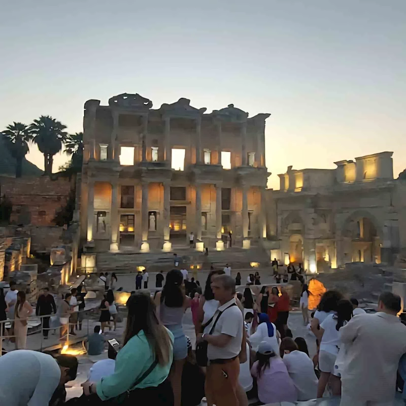 Bayramda yüz binlerce insan kültürel rotalara yöneldi
