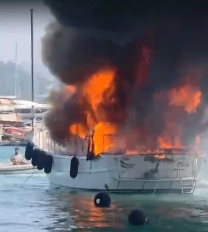 Göcek’te tekne alev alev yandı
