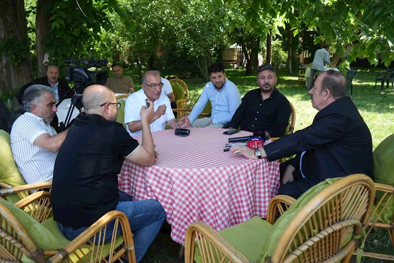 Zeki Eker: 