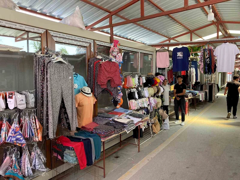 Kanalboyu esnaf çarşısı AVM’leri aratmıyor
