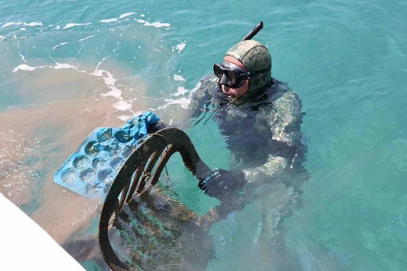 Bodrum Akyarlar’da deniz dibi temizliği
