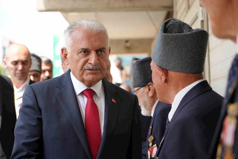 Gazilerle bir araya gelen Binali Yıldırım; 