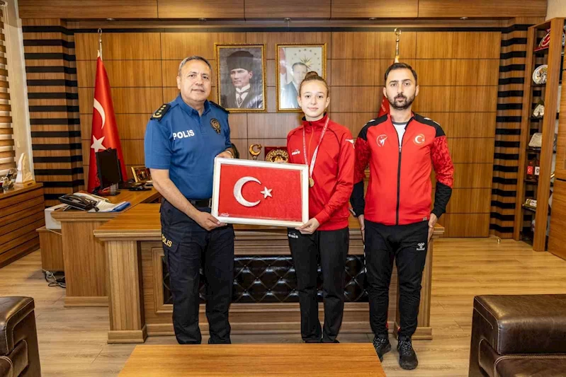 Taekwondo şampiyonu Ebrar Çakır’ı makamında ağırladı
