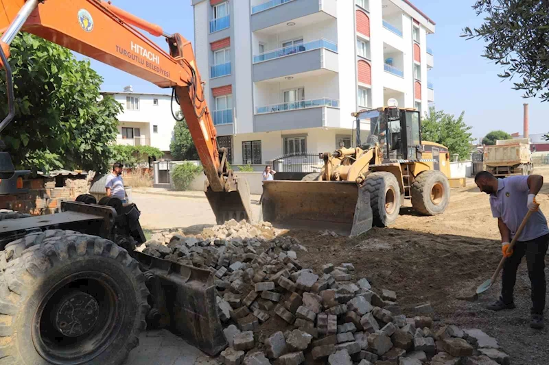 Turgutlu’nun sokakları bir bir yenileniyor
