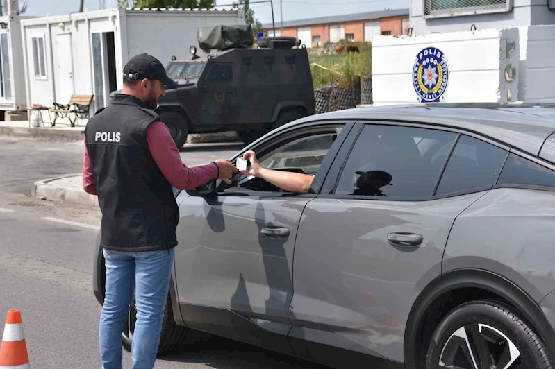Kars’ta polis adeta göz açtırmıyor

