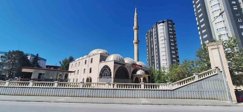 Camiden ses sistemi ve kablosu çalındı
