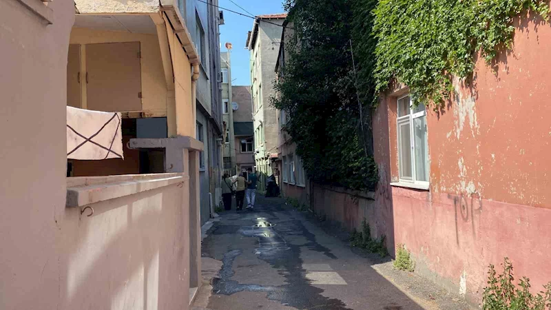 Eyüpsultan’da 2 katlı binada korkutan yangın
