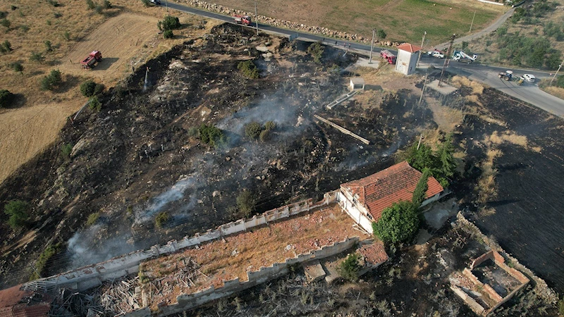 Kula’da aynı anda iki farklı bölgede yangın
