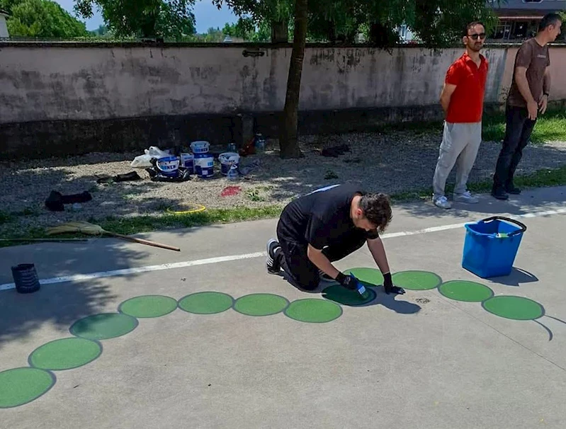 Miniklerin hayalindeki oyun alanlarını oluşturdular
