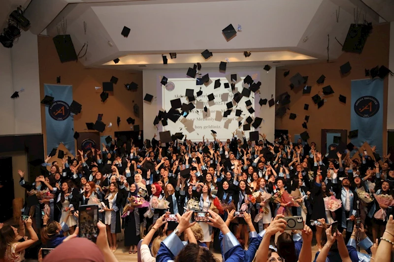 Akdeniz Üniversitesi’nde geleceğin hemşireleri kep attı
