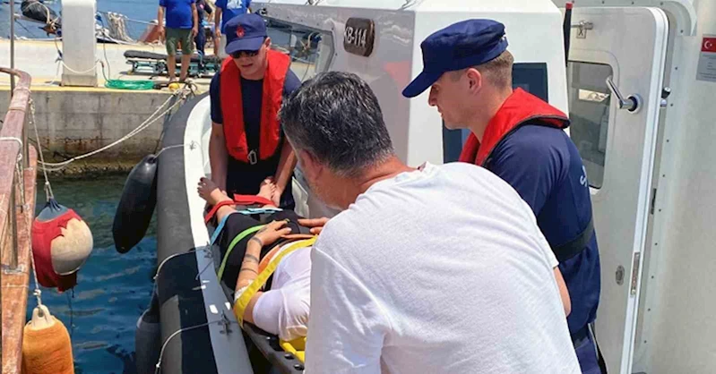 Yelkenli teknede rahatsızlanan vatandaşa tıbbi tahliye

