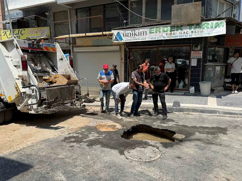 Erdek’te yeni yapılan yol çöktü
