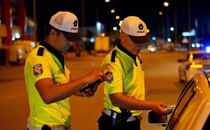 Isparta’da gece denetimi: 1 saatte 117 kişi kontrol edildi
