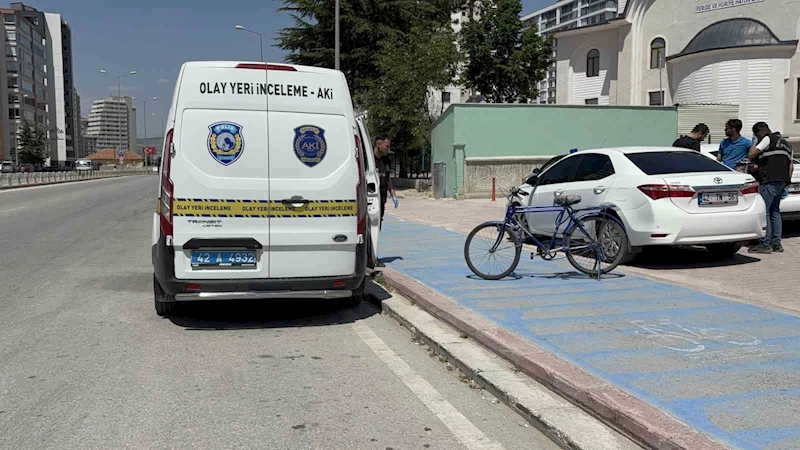 Otomobilin çarptığı bisikletli hayatını kaybetti
