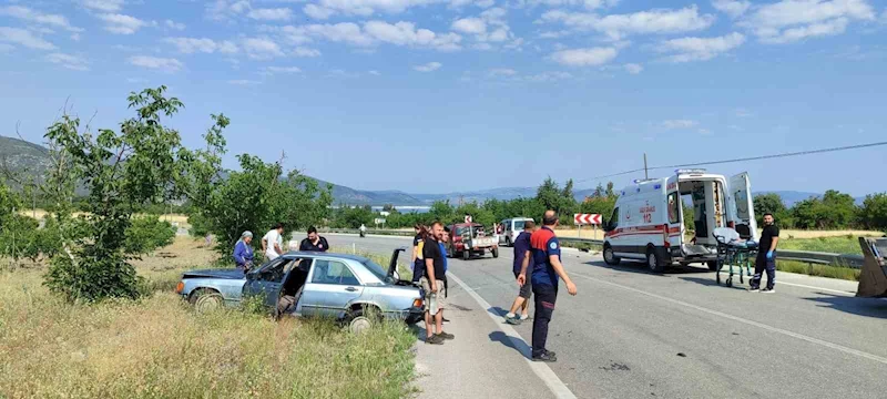 Lastiği patlayan otomobil yoldan çıktı: 1 yaralı
