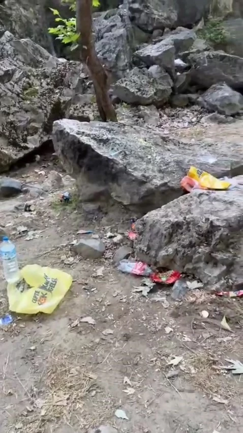 Herkesin gelip görmek istediği şelaleyi, çöplüğe çevirdiler
