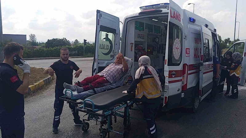 Çaycuma’da hasta sevki yapan ambulansla otomobil çarpıştı
