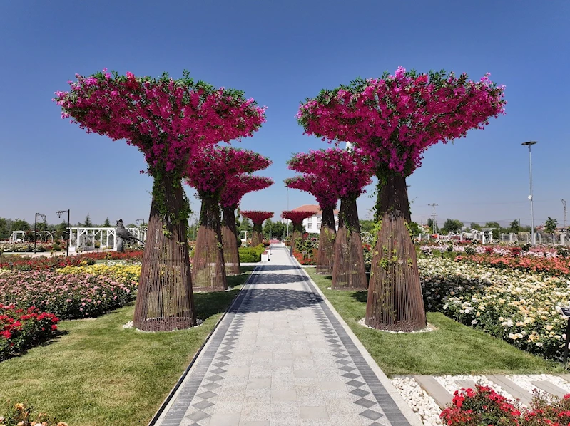 Karatay Mevlana Gül Parkı kapılarını açtı
