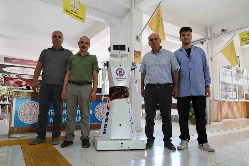 Kırşehirli öğrencilerden mihmandar robot: ’AhiBot’ okula gelenleri karşılıyor
