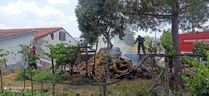 Burdur’da 1 ton saman balyası yandı
