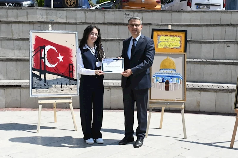 Öğrenciler tarafından yapılan resimler sergilendi
