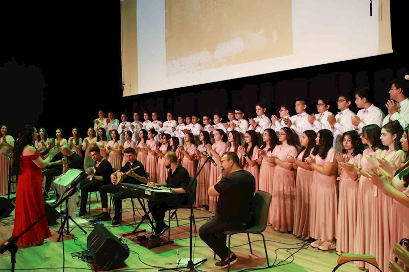 Niğde’de şiir ve müzik dolu akşam: ’Bir Nefes Şiir, Bir Ezgi Müzik’ programı yoğun ilgi gördü
