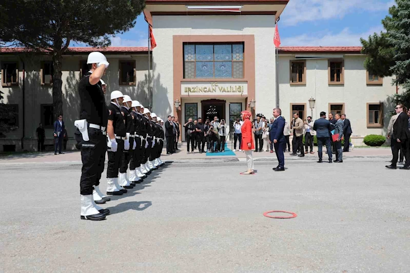 Bakan Göktaş, Erzincan Valiliğini ziyaret etti
