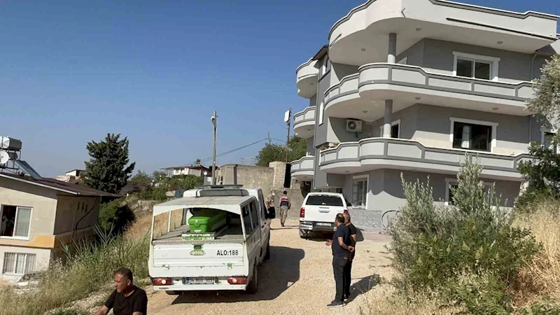 Cani baba 12 yaşındaki kızını öldürdü, eşini ağır yaraladı
