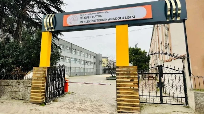 Gidemedikleri okullarında mezuniyet coşkusu yaşadılar
