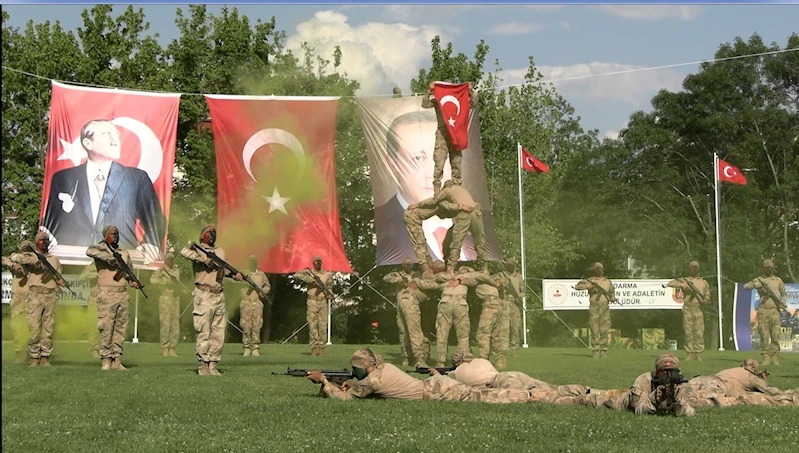 Edirne’de jandarma komandolardan nefes kesen gösteri: ’Güçlüyüz, Cesuruz, Hazırız’
