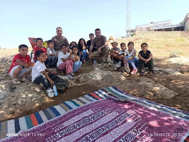 Dicle’de Mehmetçik, jandarmanın 186. kuruluş yıl dönümünü öğrencilerle kutladı
