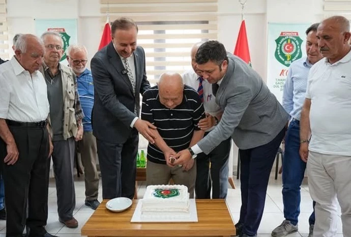 Isparta’da babalar günü şehit babalarıyla birlikte kutlandı
