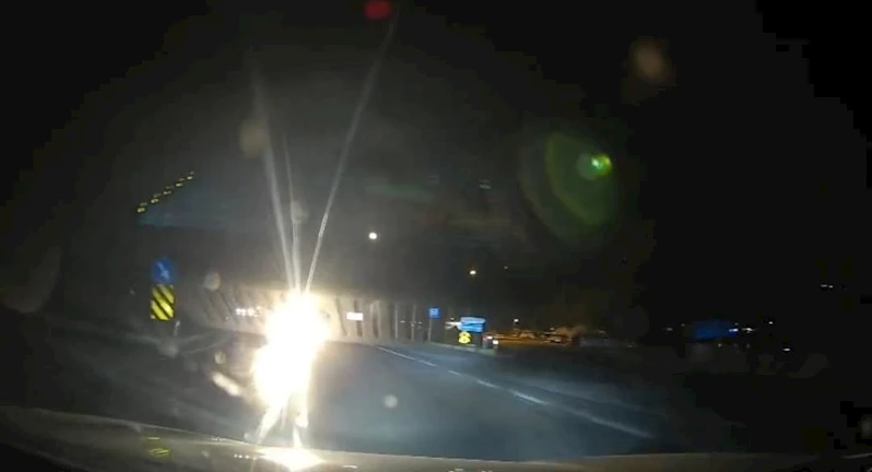 Erdek’te tersten gelen otomobil faciaya davetiye çıkardı
