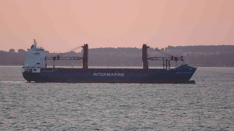 Çanakkale Boğazı’ndan geçen yük gemisinde yangın çıktı
