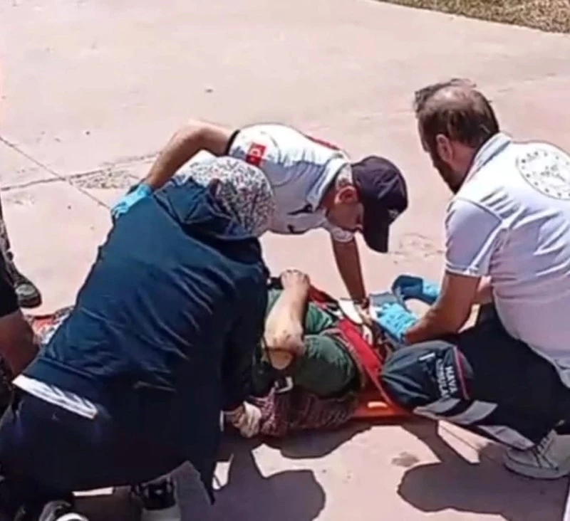Traktör uçuruma yuvarlandı: 2’si ağır, 8 yaralı
