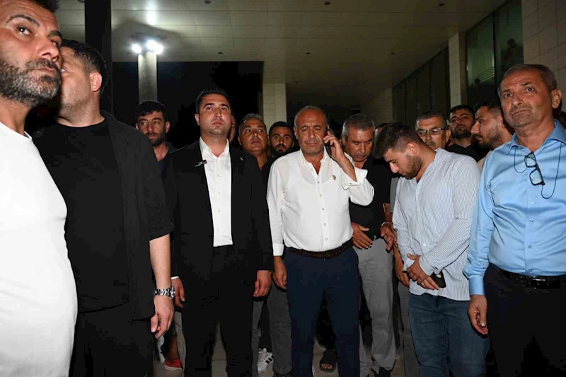 Osmaniye’de belediye binasına taşlı saldırı
