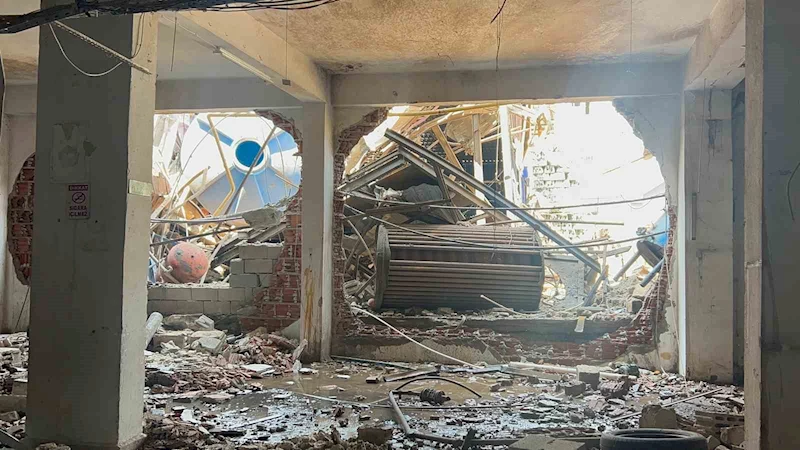 Güngören’de iş yerinin buhar kazanı patladı
