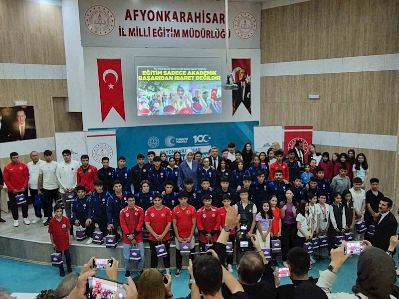 Afyonkarahisar’ın zirvedekileri ödüllerini aldı
