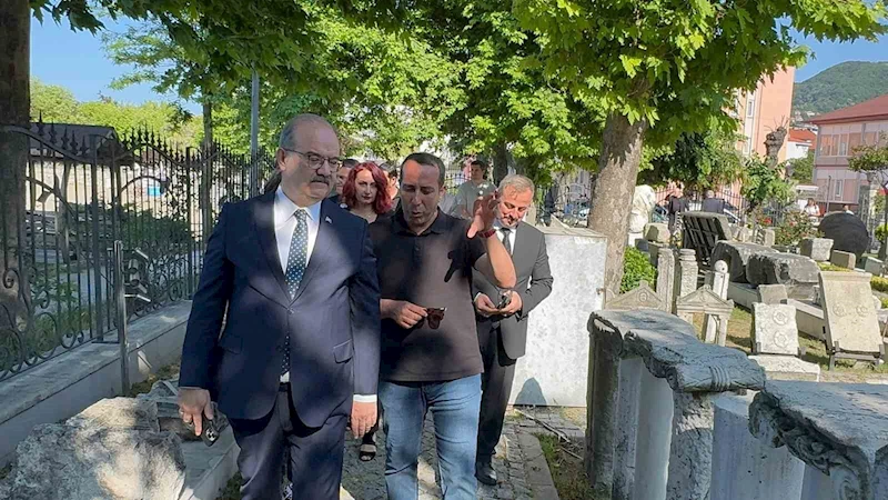 Öğrencileri gördü, 30 yıl önceki hatıraları canlandı
