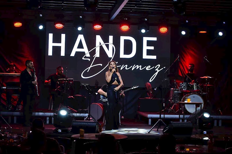 Müzik dünyasının sevilen ismi Bodrum’da hayranlarına unutulmaz bir gece yaşattı
