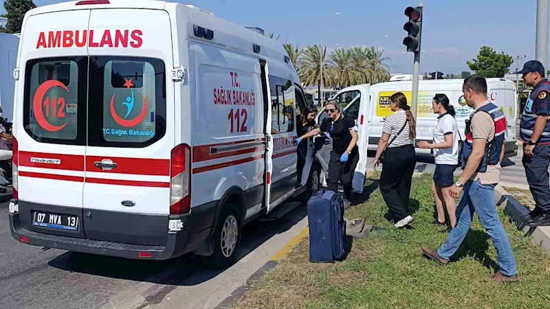 Nakliye kamyonu ile otobüs çarpıştı: 1 yaralı
