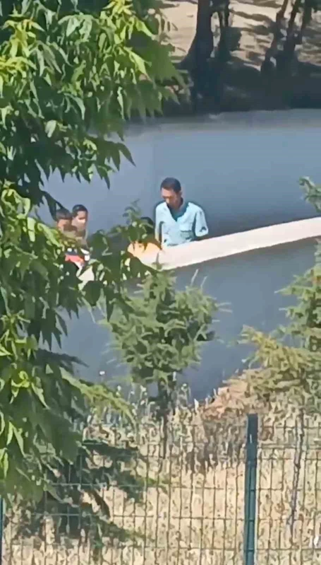 9 yaşındaki öğrencisini acımadan böyle tokatladı
