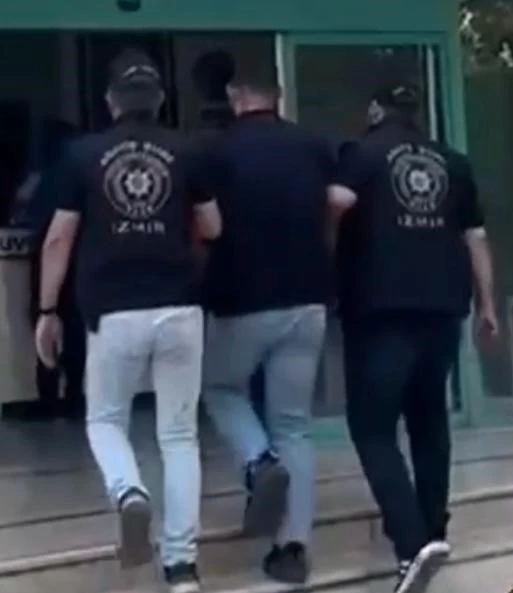 Aranan 2 hükümlü İzmir’de yakalandı
